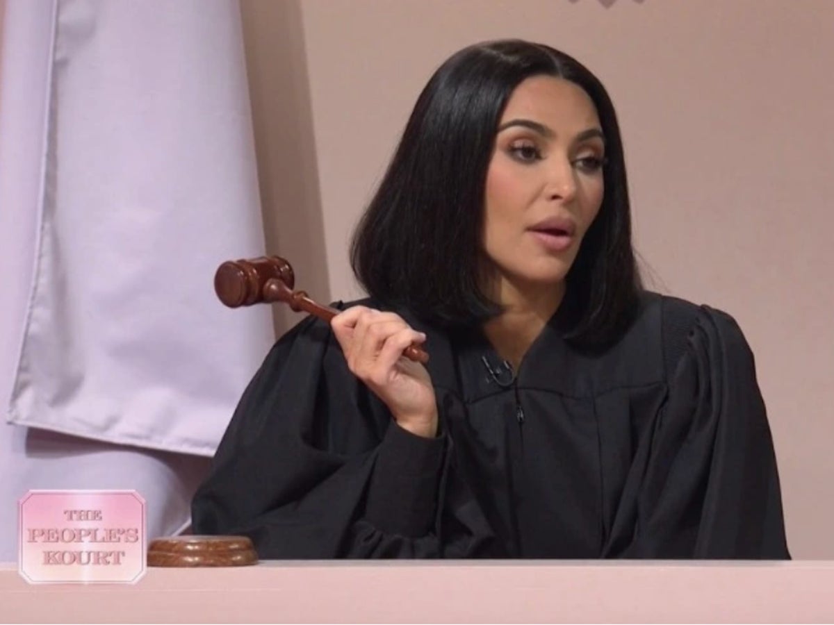 SNL: Kim Kardashian plays her sister in spoof 'The People's Court' skit |  The Independent