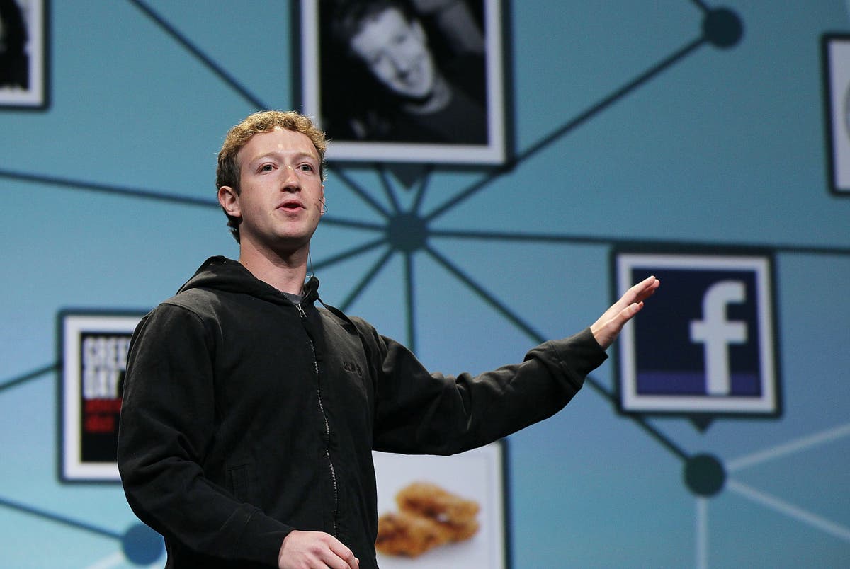 Facebook makes internal forums private amid leaking scandal