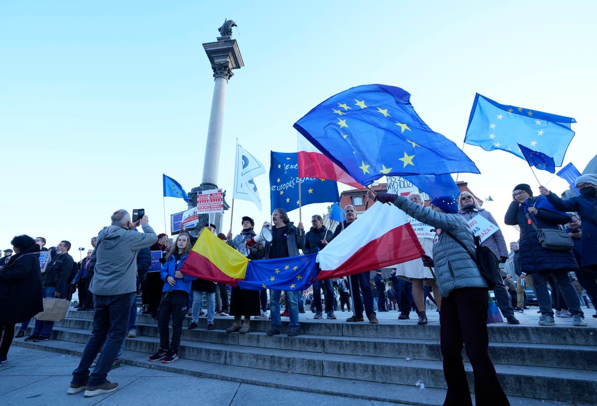 Poles rally to defend the EU membership they fear losing Poles rally to defend the EU membership they fear losing