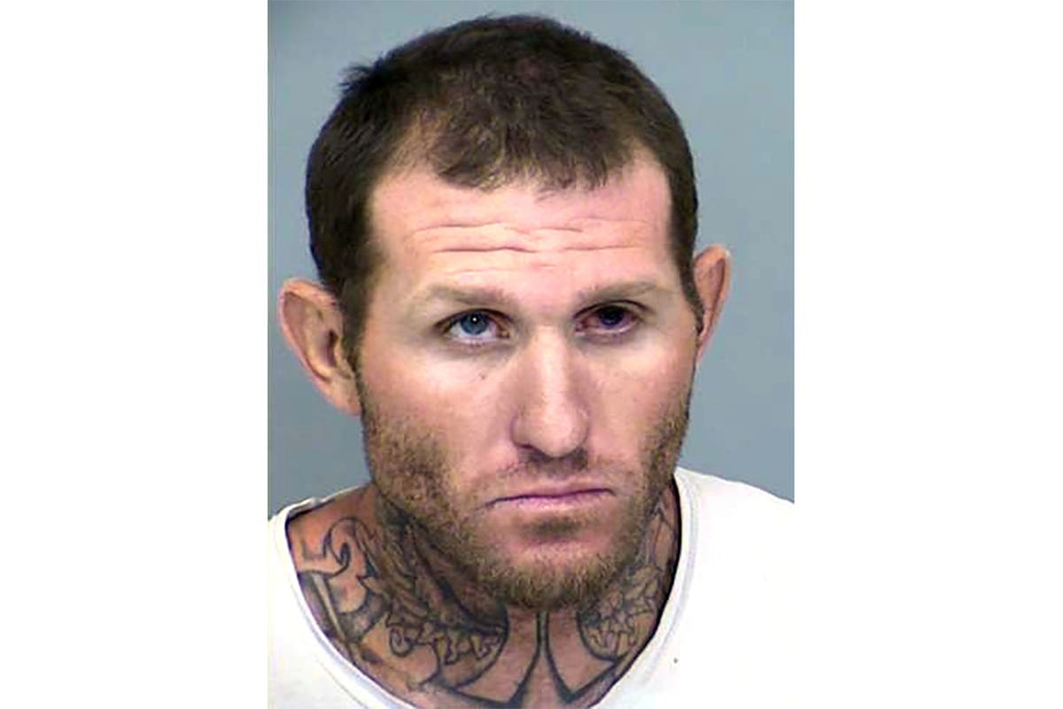 Metro Phoenix deputy on life support; suspect shot Metro Phoenix deputy on life support; suspect shot