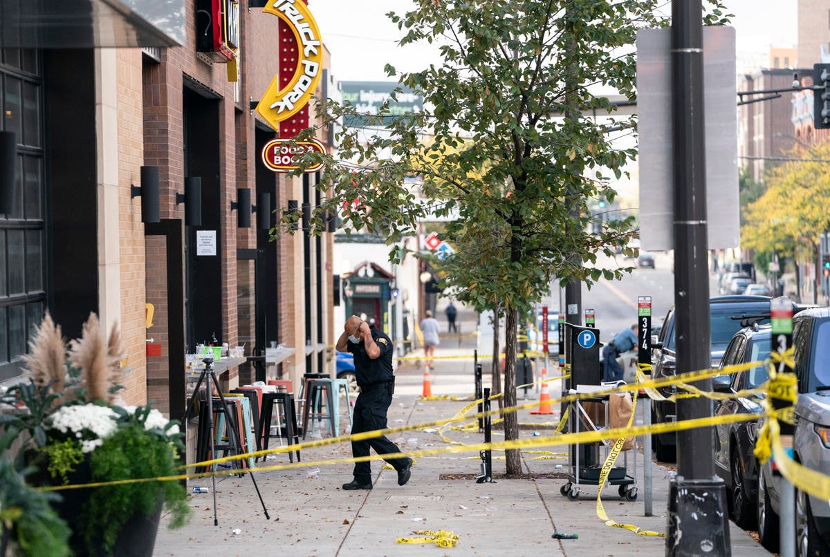 1 killed, 14 wounded in shootout at Minnesota bar 