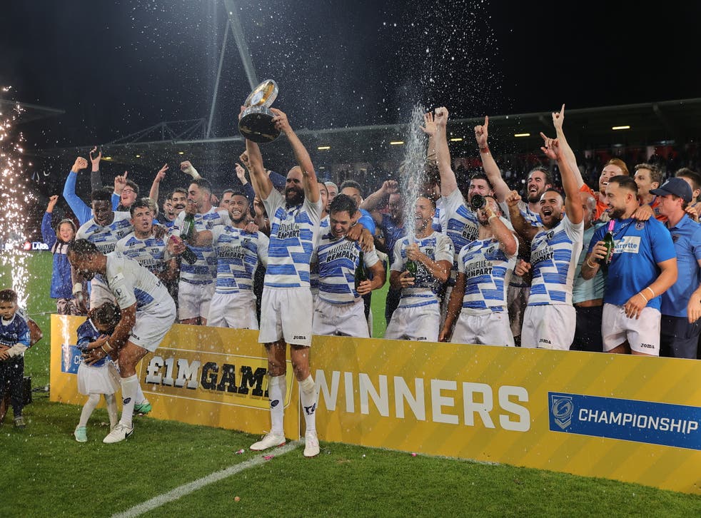 Captain Johnathan Ford lifts the trophy aloft following Toulouse’s victory in the Million Pound Game (Toulouse hand-out)