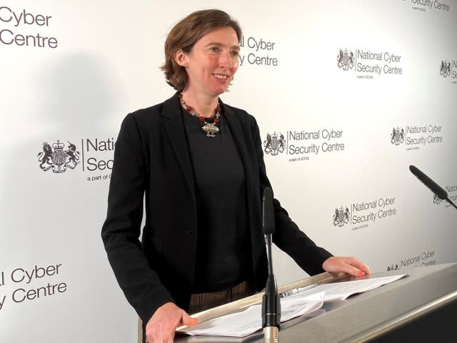 La directora ejecutiva de NCSC, Lindy Cameron, hablando en una conferencia celebrada en Chatham House, Londres, el 11 de octubre de 2021.
