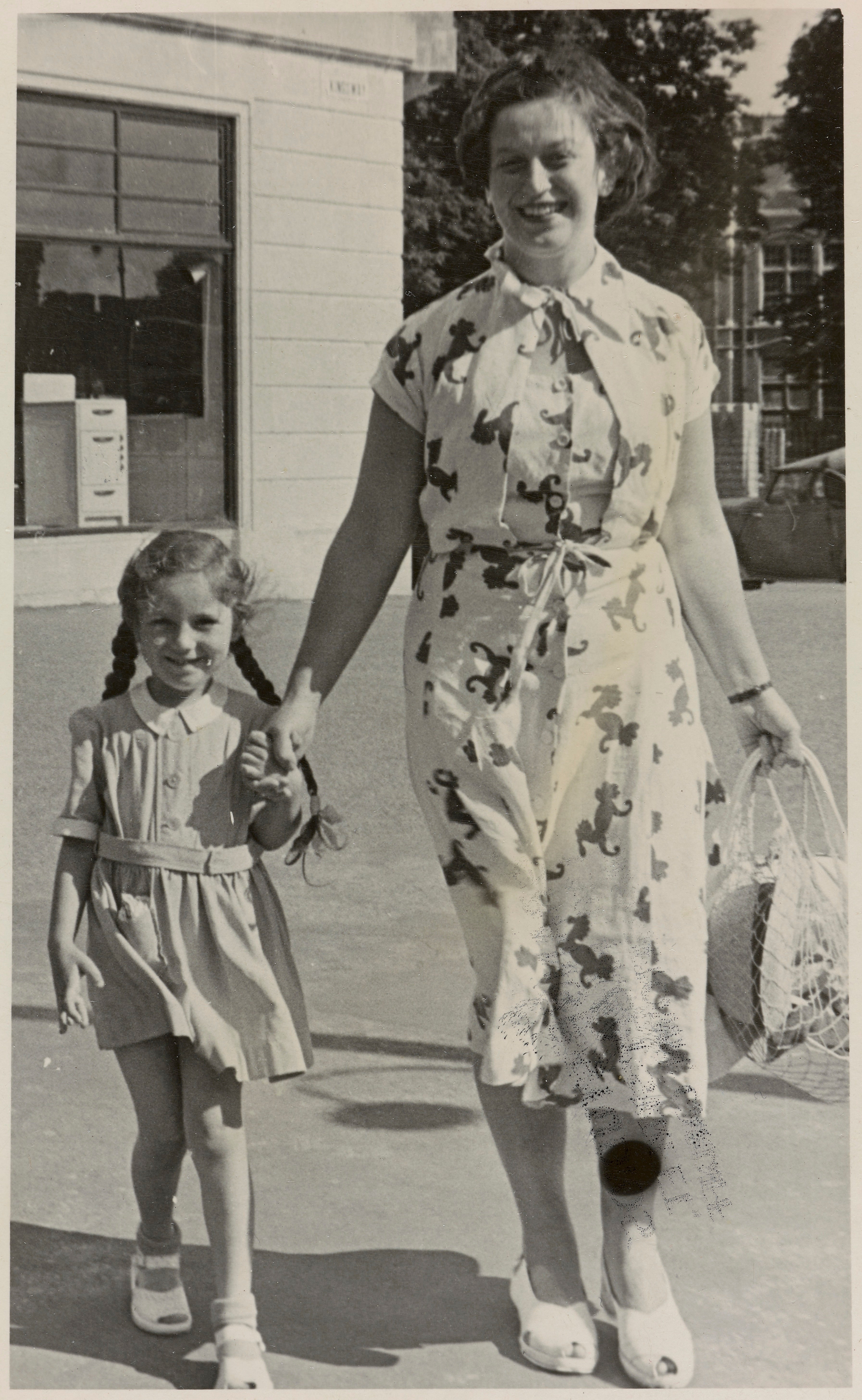 Holocaust survivors Eva Clarke and her mother, Anka Kaudrová.