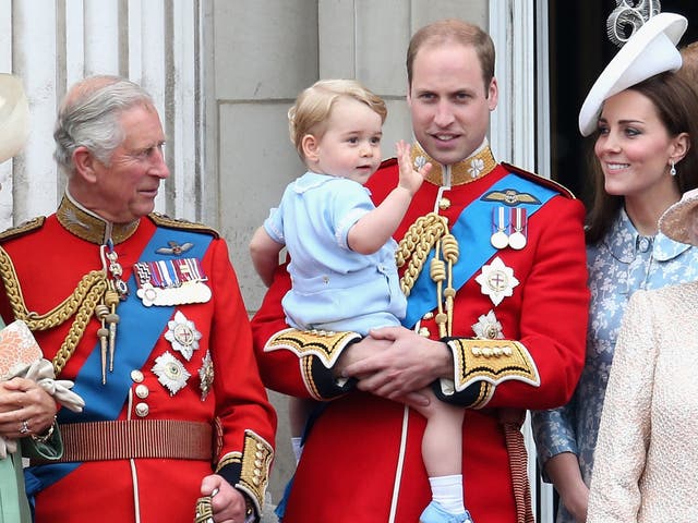 Príncipe Carlos, Príncipe George, Príncipe William y Kate Middleton en 2015