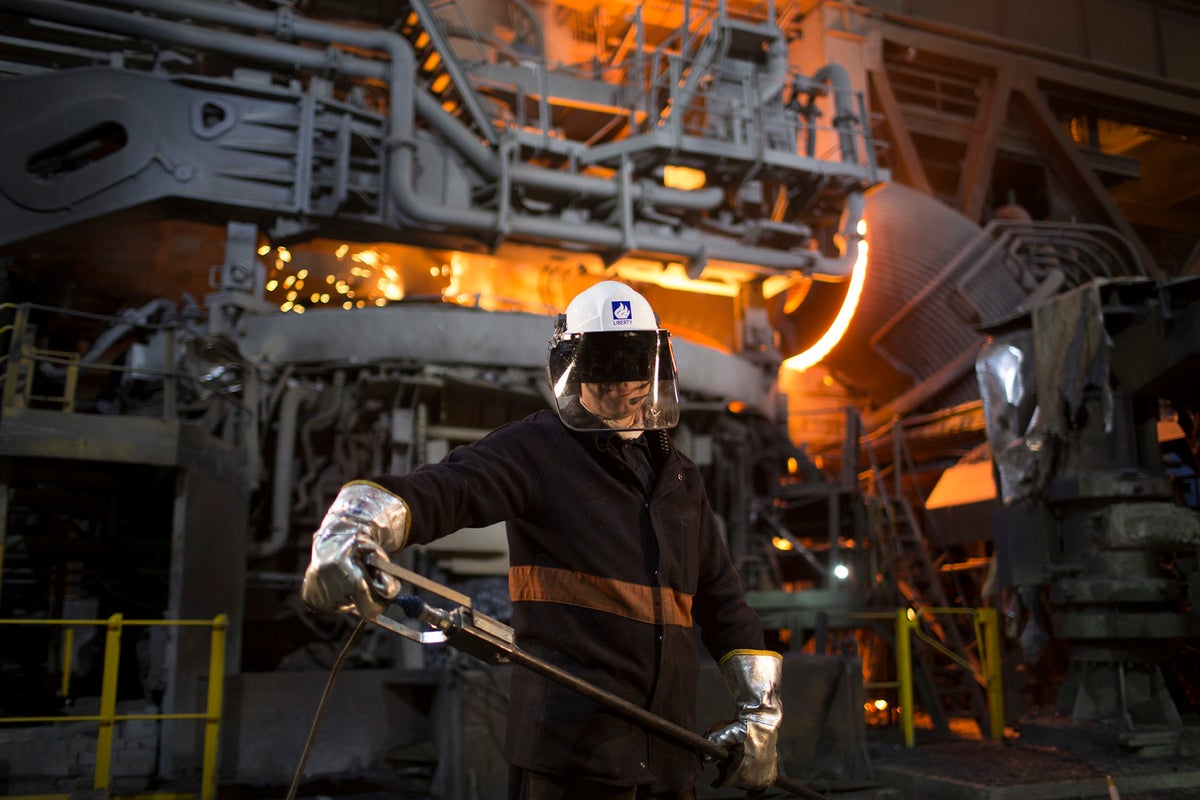 UK’s third largest steelworks collapses putting 1,450 jobs at risk