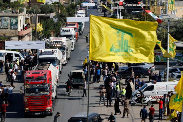 <p>Un convoy de camiones cisterna que transportaban diesel iraní cruzó la frontera de Siria al Líbano.</p>