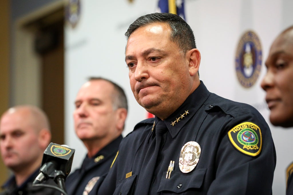Miamis top cop flames out after acrimonious 6-month stint