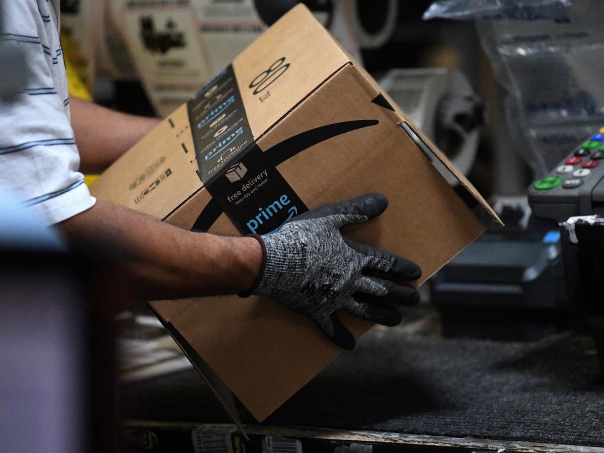 Order your Christmas presents in November, Amazon to warn shoppers amid supply-chain crunch - The Independent Order your Christmas presents in November, Amazon to warn shoppers amid supply-chain crunch - The Independent