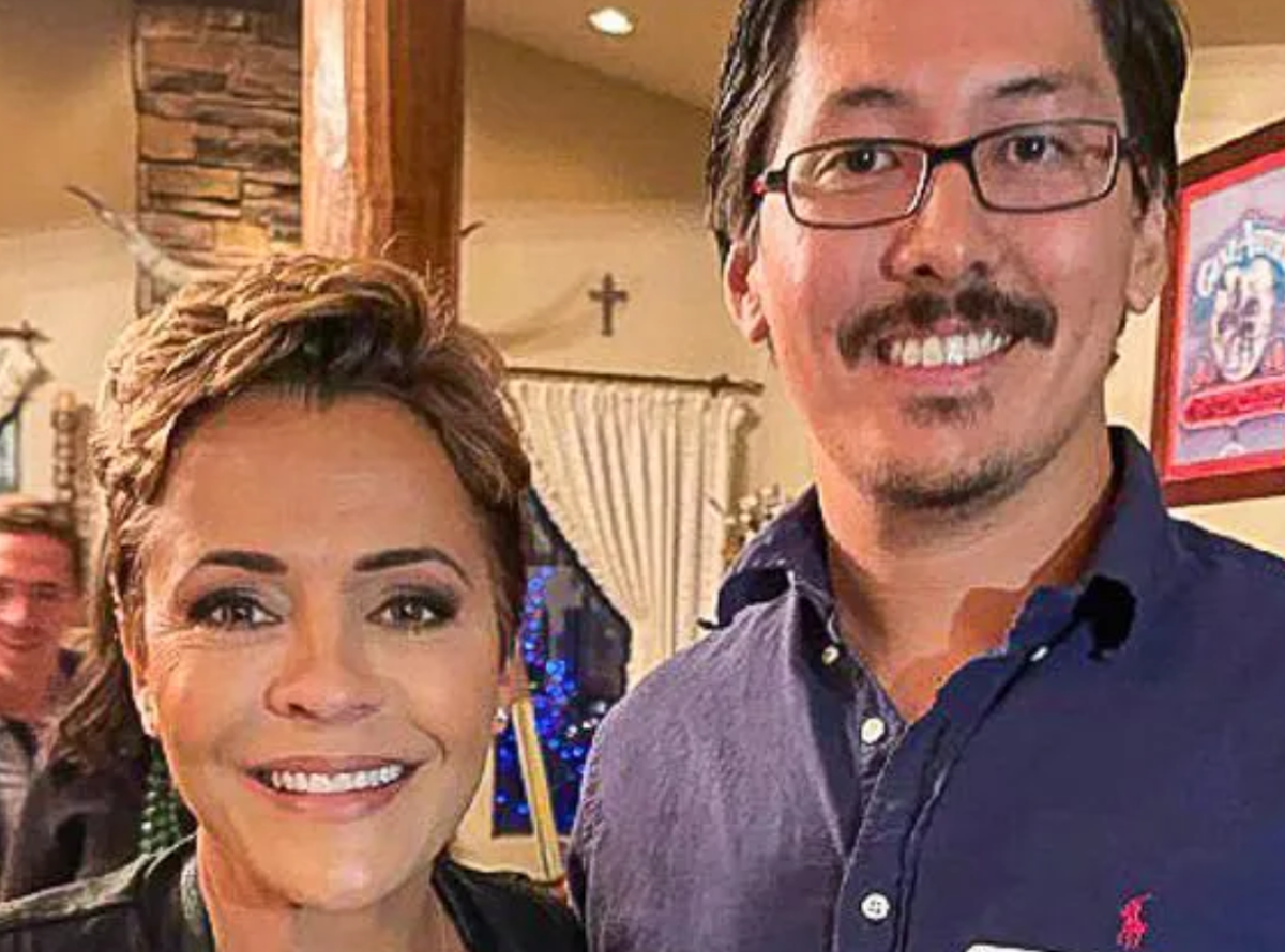 Republican candidate for Arizona governor dines with top QAnon supporter Republican candidate for Arizona governor dines with top QAnon supporter