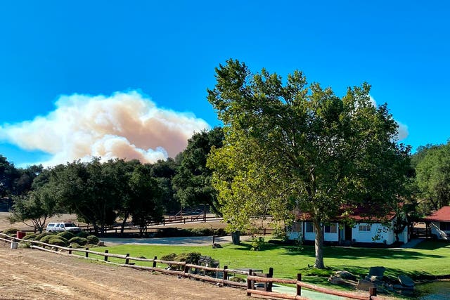 <p>El incendio en la costa del condado de Santa Bárbara estaba ardiendo cerca del Rancho del Cielo, un rancho que anteriormente era propiedad de Reagan y Nancy Reagan. </p>