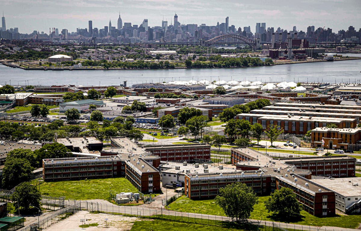 NY moving women, trans inmates from Rikers to state lockups