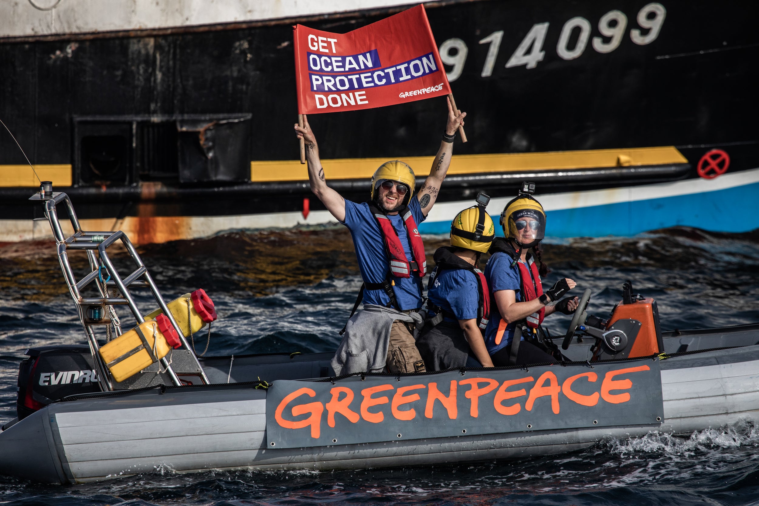 Simon Pegg joins Operation Ocean Witness for a banner action on a Greenpeace inflatable against French fly shooter vessel Saint Josse IV, in the English Channel