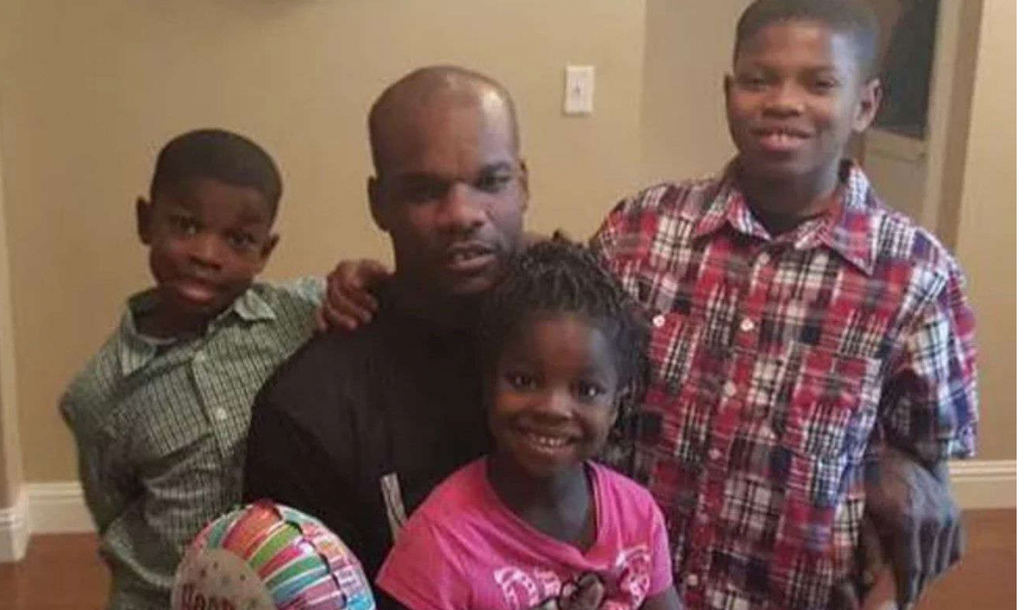 <p>Bobby Gayle with his family</p>