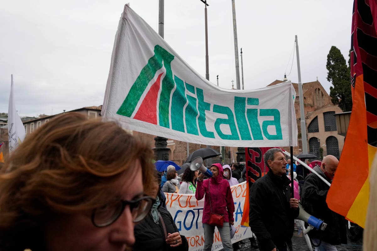 End of an era: Alitalia makes final flights before folding End of an era: Alitalia makes final flights before folding