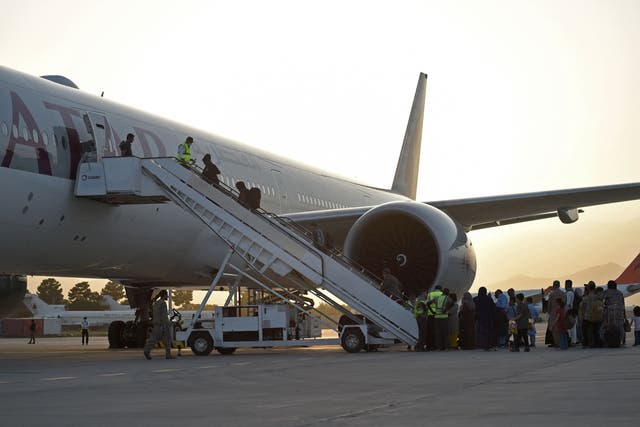 Una foto de archivo de los pasajeros que salieron del aeropuerto de Kabukl en Qatar Airways el mes pasado