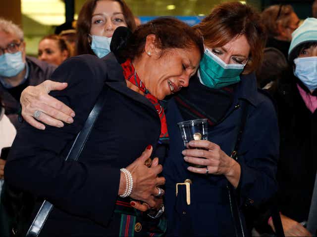 <p>Alitalia workers after its last ever flight landed in Rome Fiumicino</p>