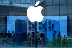 Apple sued by Chinese students over iPhone’s lack of cables