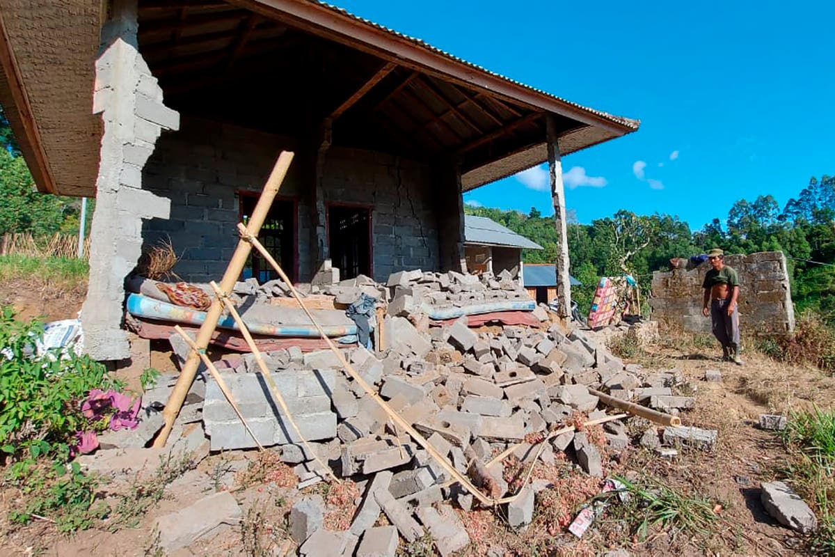 Moderate earthquake rocks Bali, killing at least 3 