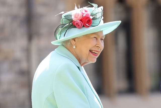 La reina Isabel II una vez envió un plato de ensalada después de encontrar una babosa muerta