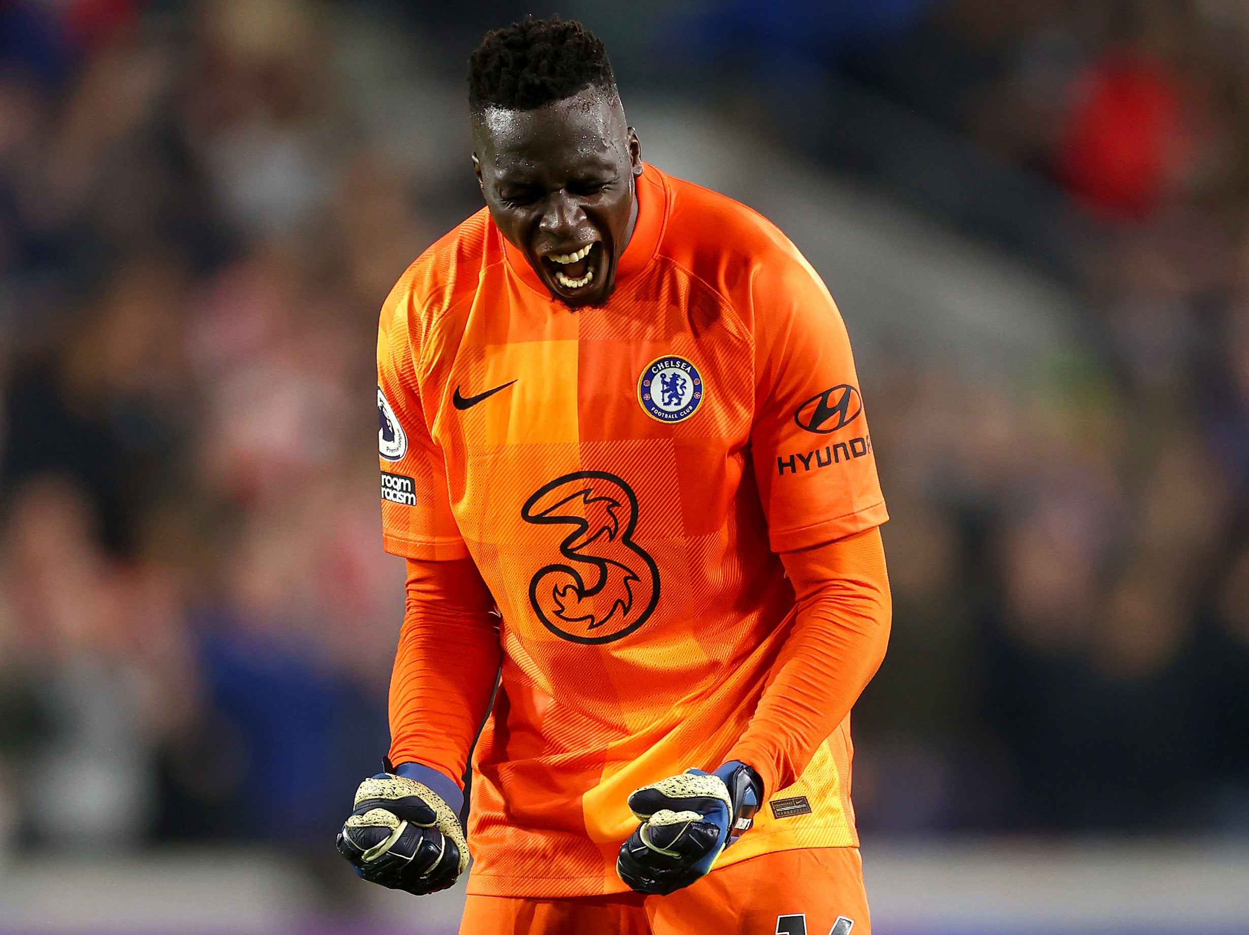 <p>Chelsea goalkeeper Edouard Mendy celebrates his side’s win at Brentford</p>