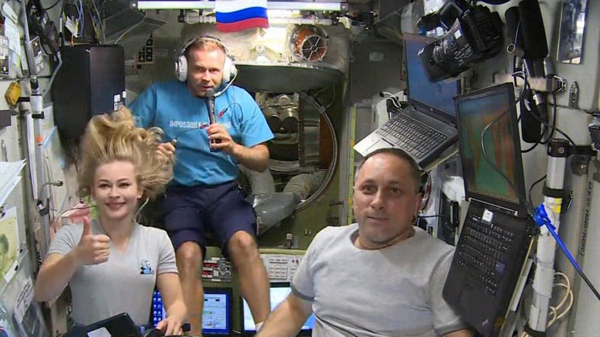 Russian filmmakers head for Earth from space station Russian filmmakers head for Earth from space station