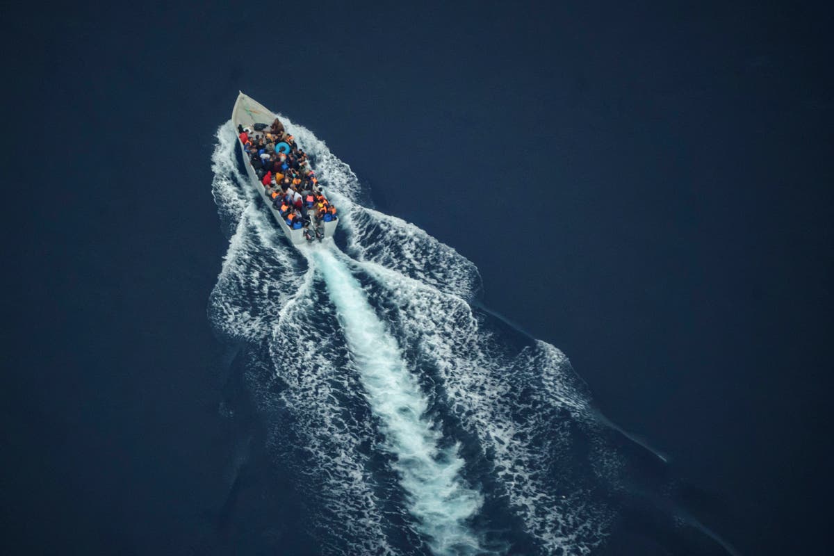 Volunteers in the sky watch over migrant rescues by sea Volunteers in the sky watch over migrant rescues by sea
