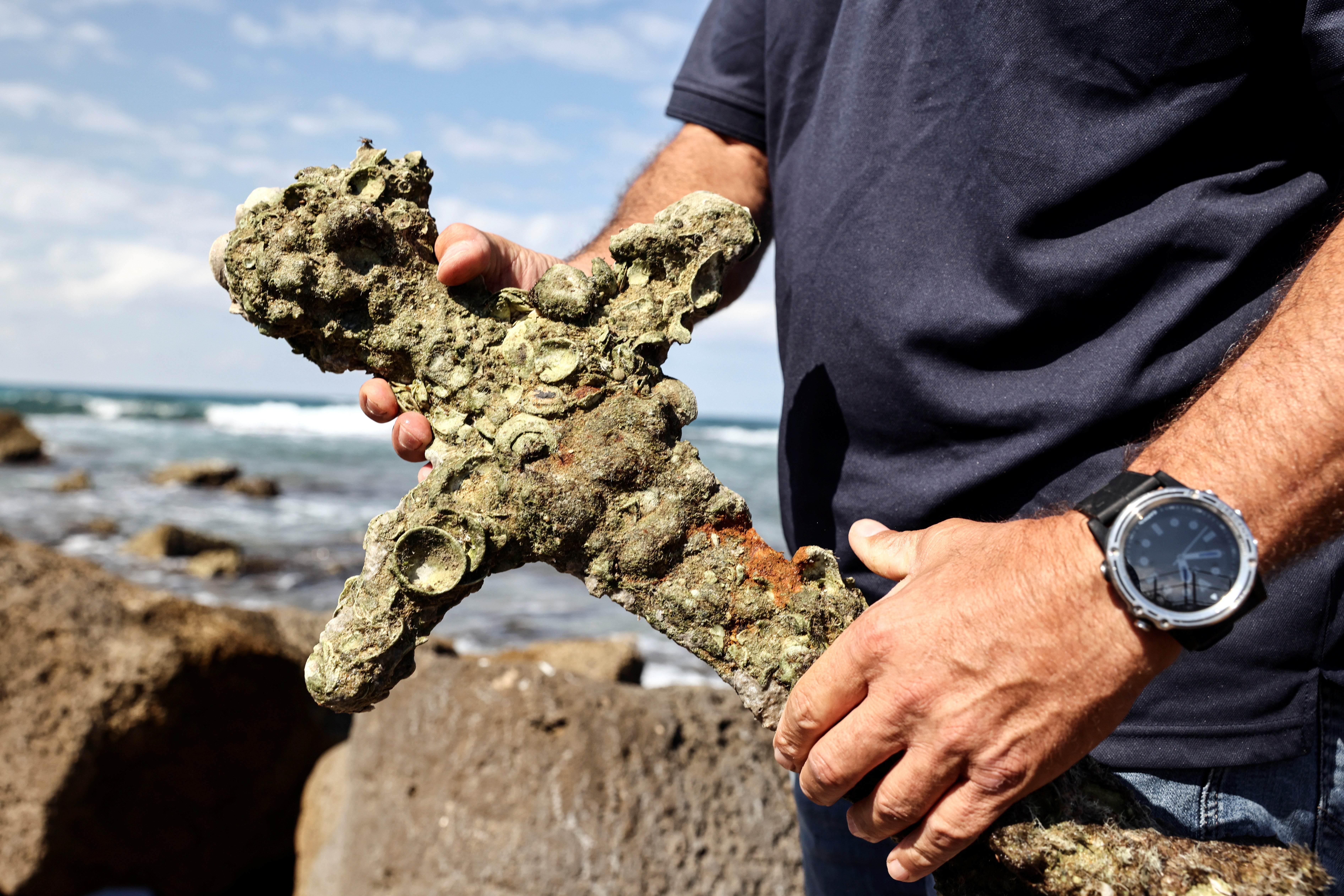 Diver pulls 900-year-old crusader sword from bottom of Mediterranean Sea |  The Independent