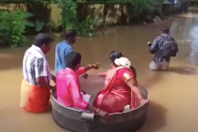 <p>A couple from Kerela sailed to their wedding venue in a giant cooking pot since the roads were inundated with floodwaters. Screengrab</p>
