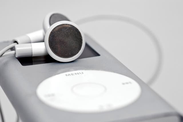 <p>El iPod fue un parteaguas en la tecnología y la música a nivel mundial </p>