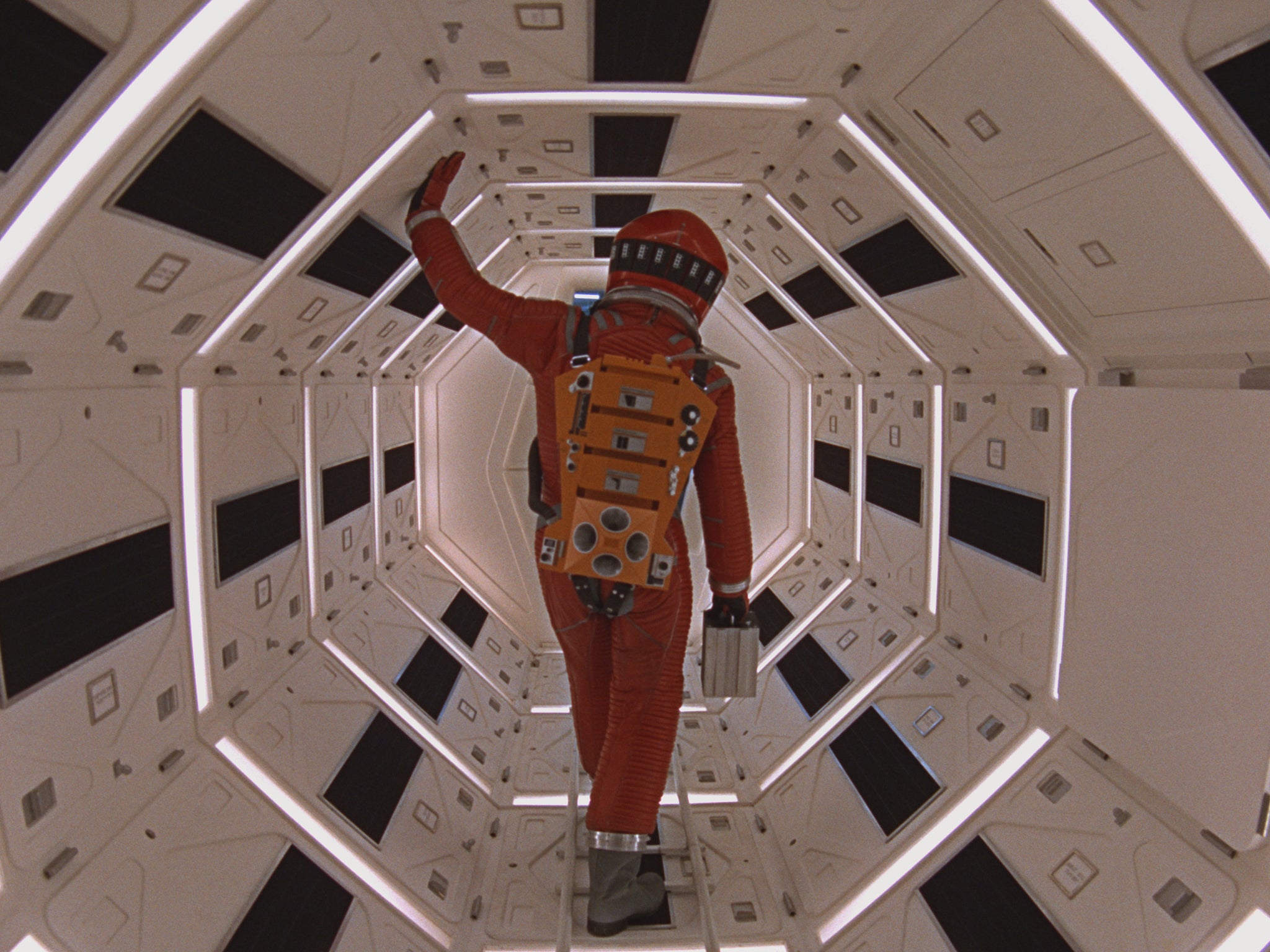 In ‘2001: A Space Odyssey’, Stanley Kubrick creates the impression that an astronaut can walk around the inner wall of the crew section