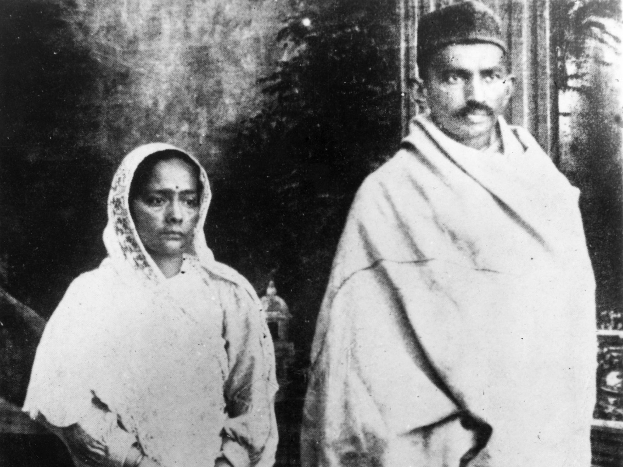 Mahatma Gandhi with his wife shortly before his arrest for conspiracy