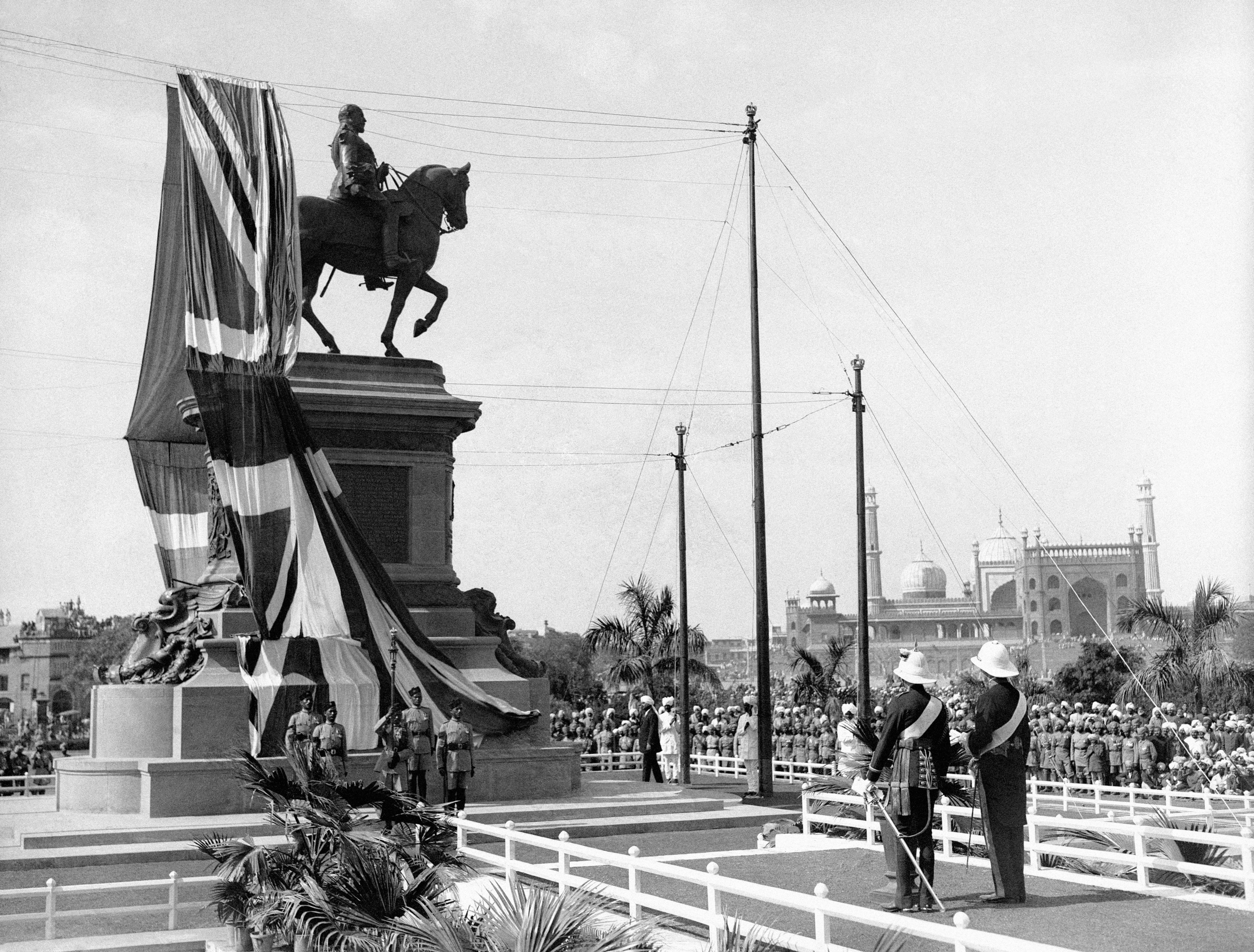The prince at the unveiling ceremony of the King Edward VII Memorial in Delhi. By his side is the Viceroy of India, Lord Chelmsford