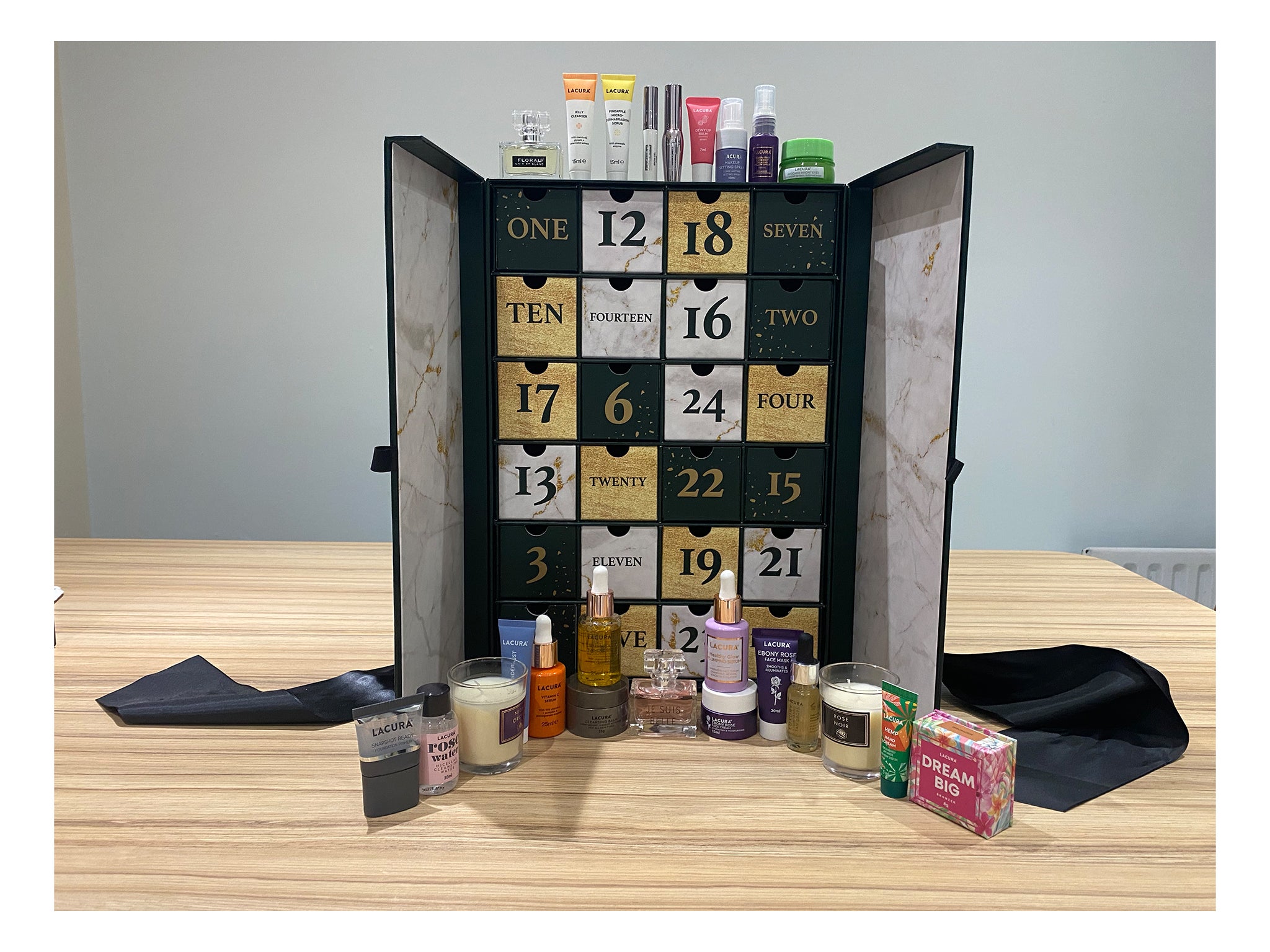 The calendar features 24 products
