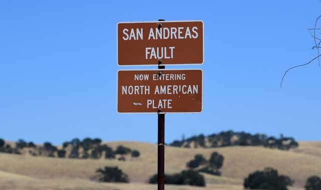 <p>The San Andreas Fault is a tectonic boundary between the Pacific Plate, which is moving to the northwest at three inches each year and the North American Plate, heading south at about one inch per year</p>
