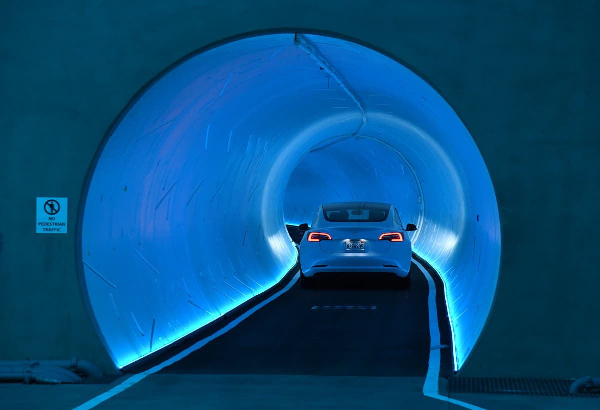 Elon Musk's Boring Loop is finally transporting passengers in Las Vegas -  CNET