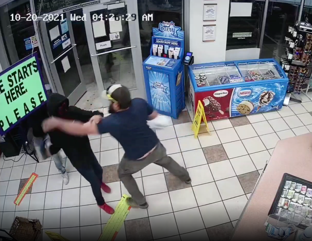 <p>A Marine Corps veteran overpowers a would-be robber in Yuma, Arizona</p>