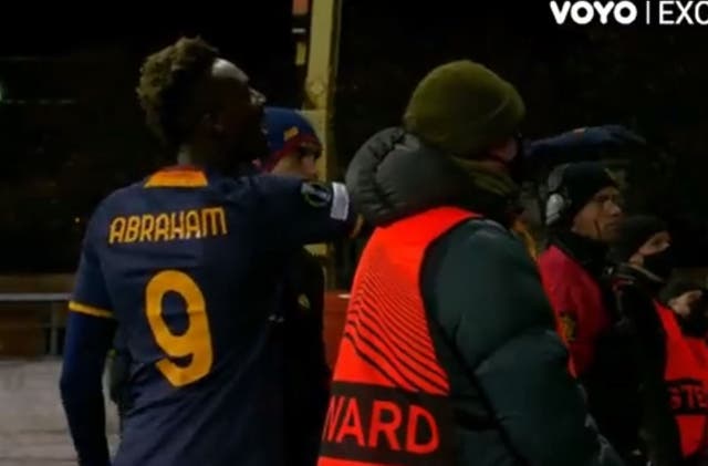 <p>Tammy Abraham confronts angry Roma fans</p>