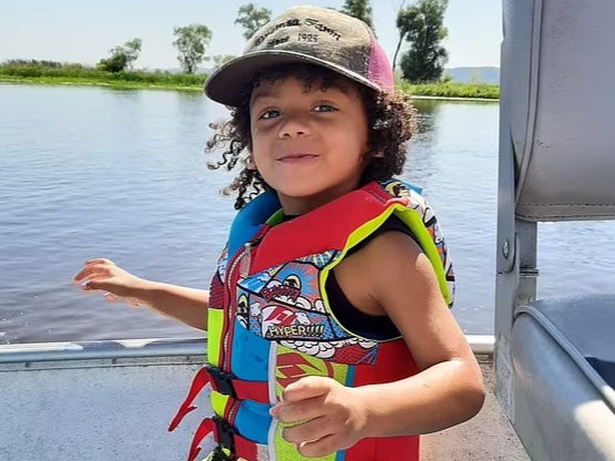 El mayor Harris, de 3 años, fue encontrado muerto en un callejón cuatro días después del asesinato de su madre