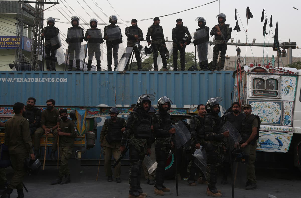 Thousands of Islamists continue marching to Pakistan capital