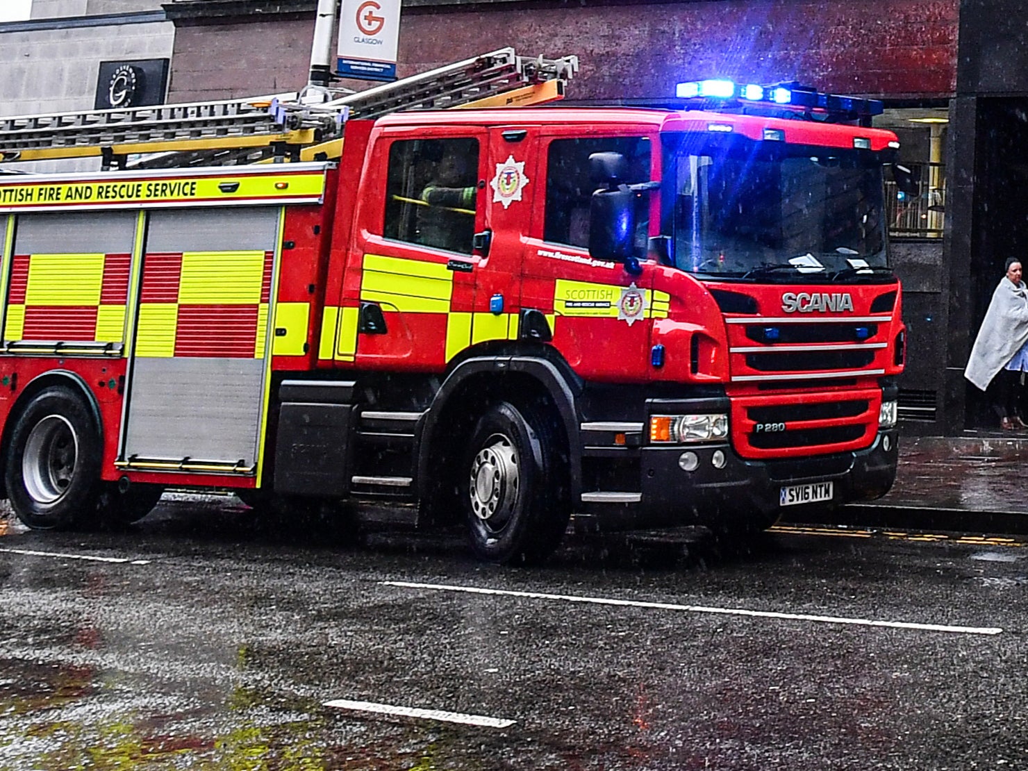 A fire engine from the Scottish Fire and Rescue Service