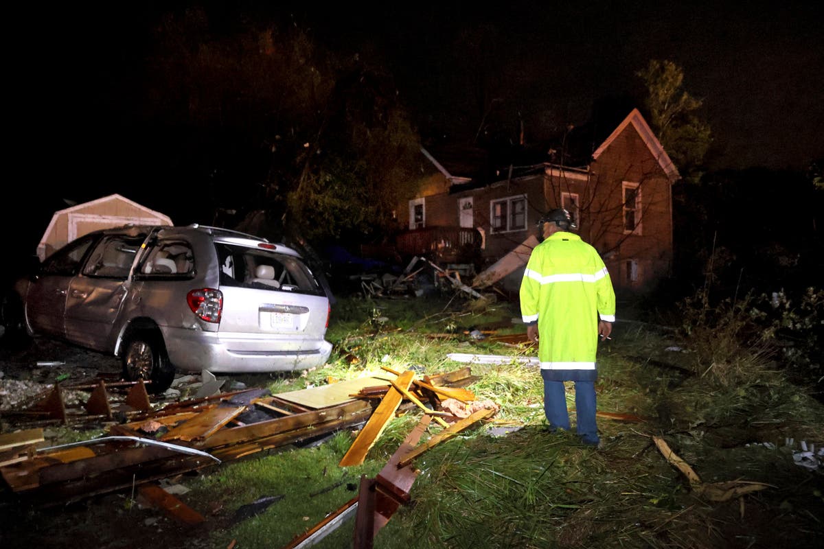 Suspected tornadoes cause damage in Missouri, Illinois