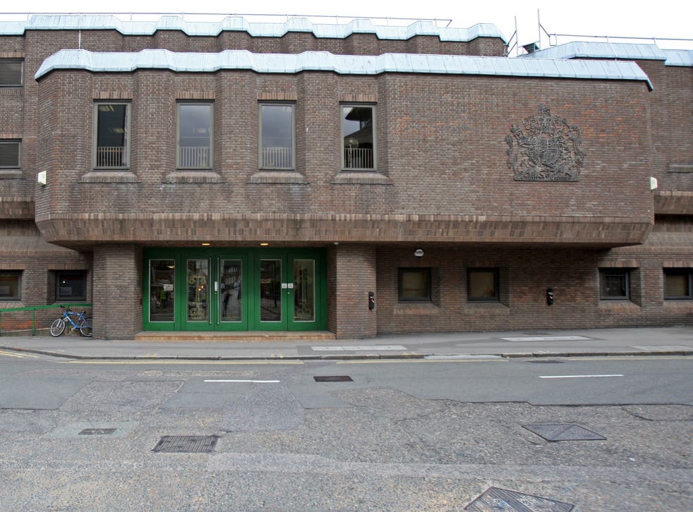 El juicio se lleva a cabo en Chelmsford Crown Court.