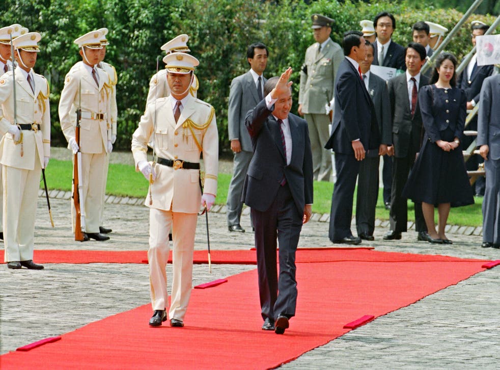 <p>File: South Korean President Roh Tae-Woo waves to Korean wellwishers during a welcoming ceremony at Akasaka Guest House in Tokyo, 24 May 1990 </p>