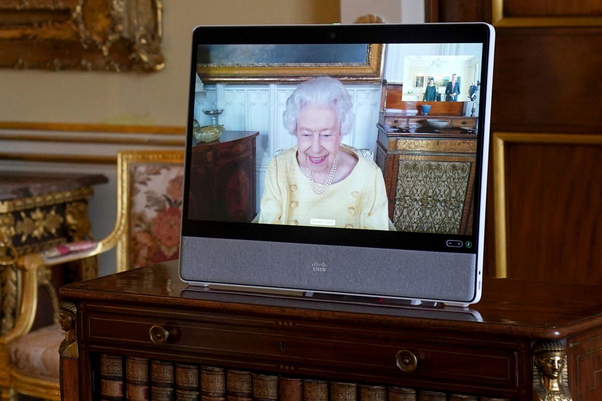 UK monarch holds 1st virtual audience since rest period