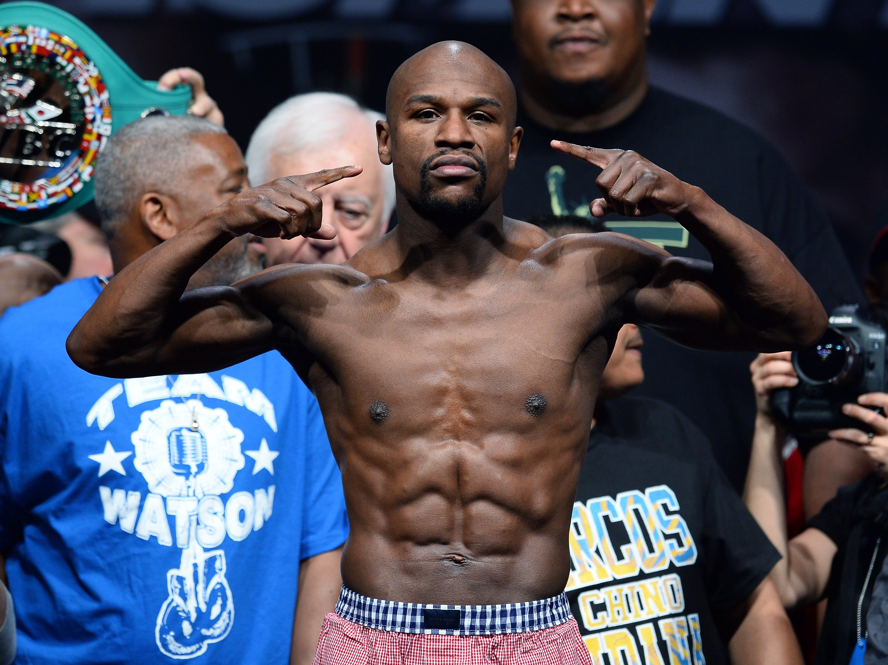 Floyd Mayweather in talks to fight  star Money Kicks in