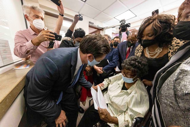 <p>Claudette Colvin submits documents in a Montgomery court on 26 October </p>