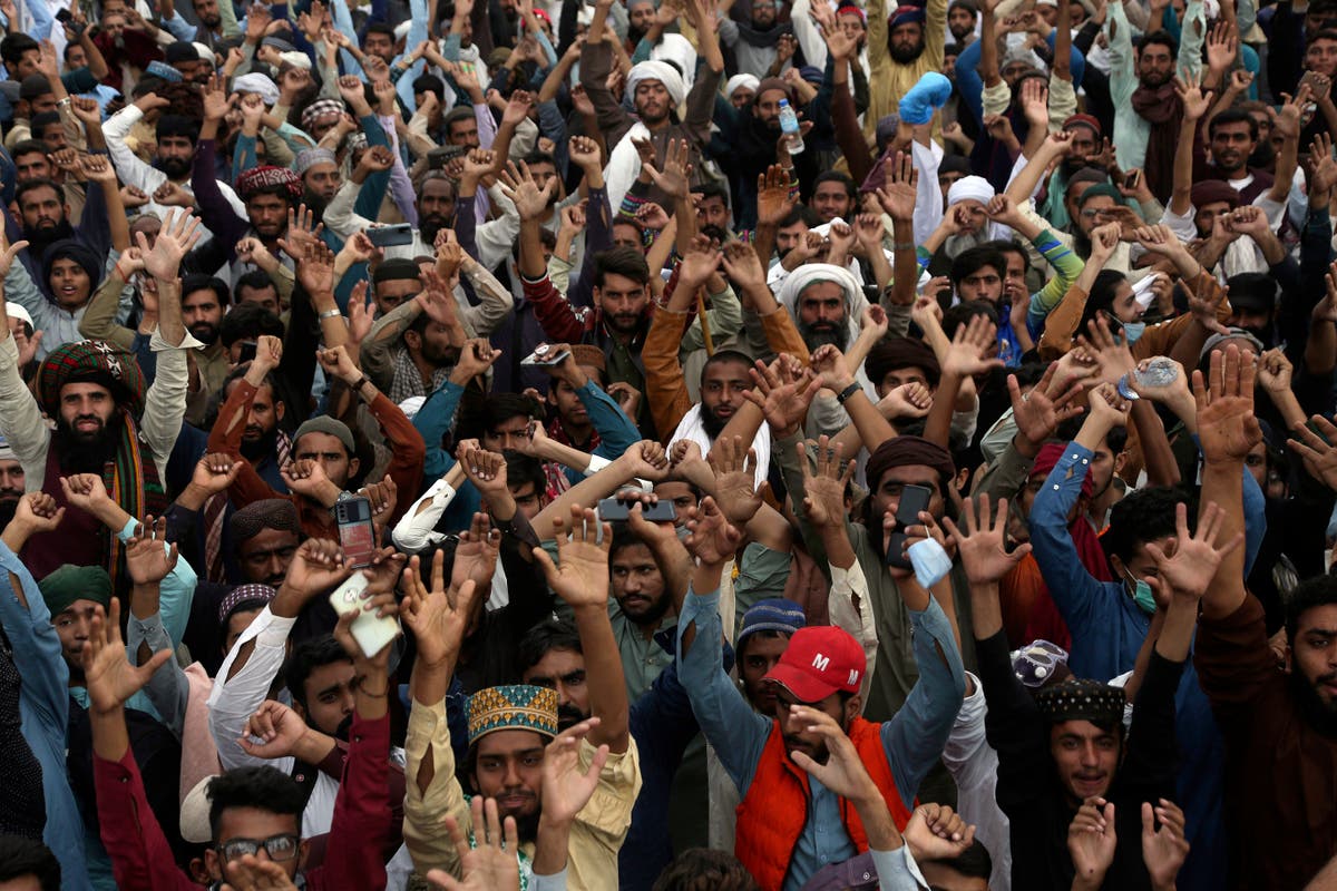 Violent rally in Pakistan leaves 2 Islamists, 1 police dead