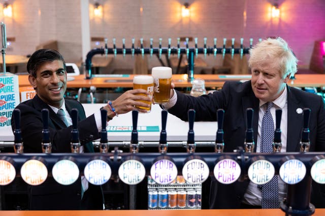 <p>Boris Johnson and Rishi Sunak visit the Fourpure Brewery in Bermondsey, south London, after the chancellor’s Budget</p>