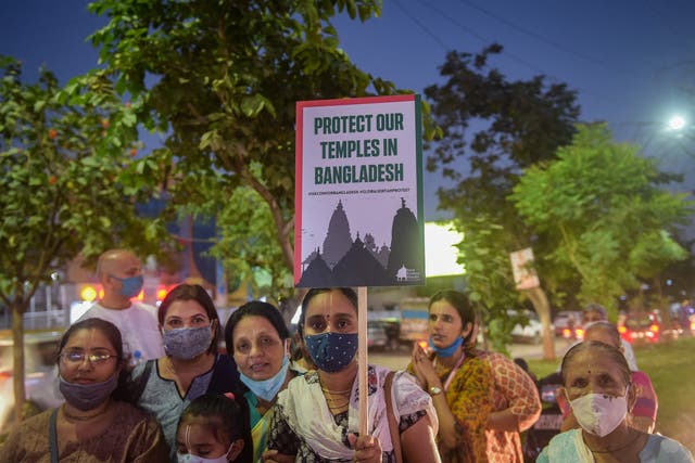 <p>Supporters of a Hindu group take part in a demonstration in Ahmedabad, Gujarat to protest the violence in Bangladesh earlier this month </p>